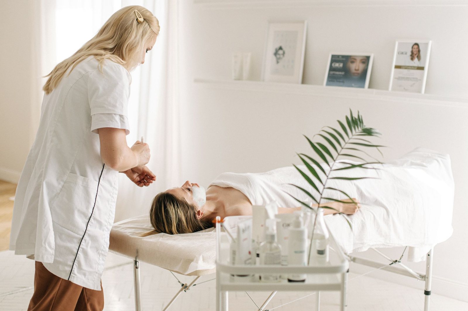 Clinical treatment room prepared for a procedure